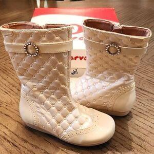 White beige shiny quilted boots size 8 girls New only tried on indoors